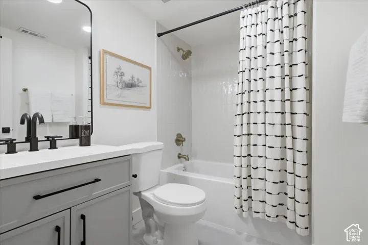 White subway tile shower surround with a built-in tub/shower combo