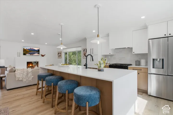 Another photo of the kitchen.