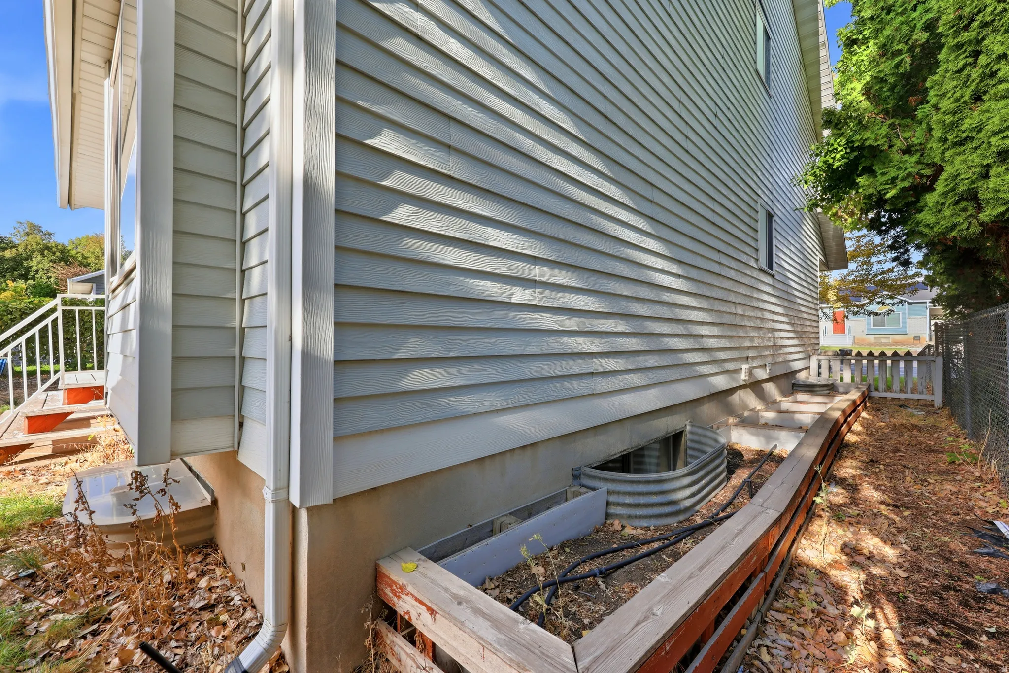 Light grey horizontal siding