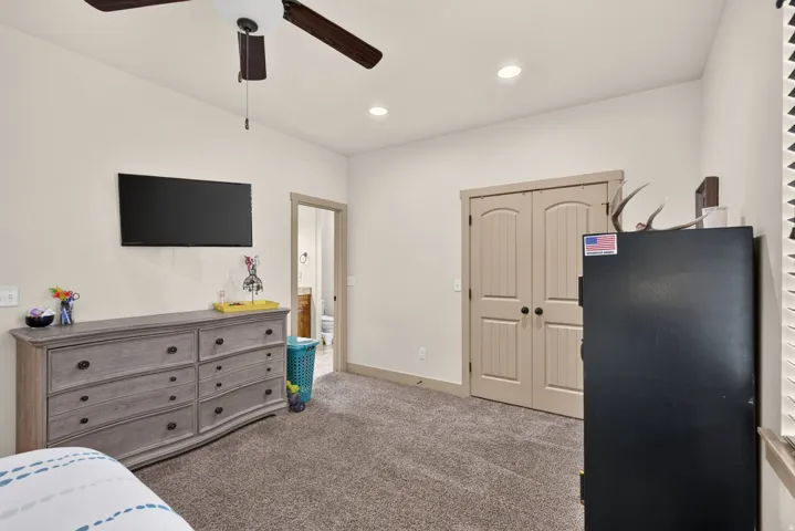 Ceiling fan with wooden blades, recessed lighting, carpeted flooring, and a bifold closet door