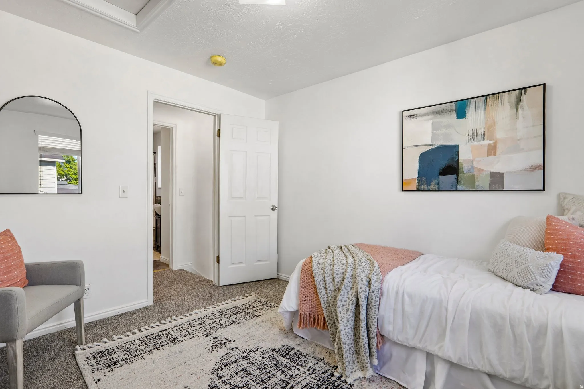 Neutral wall finish with textured carpeting
