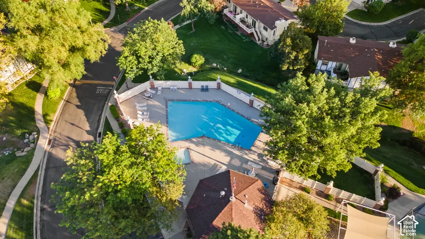 Community Pool - Spend summer days relaxing and enjoying one of Barrington Park's favorite community amenities.