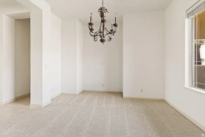 Recessed entry with tile flooring