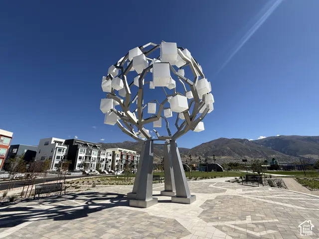 North Cottonwood Commons Park just steps away