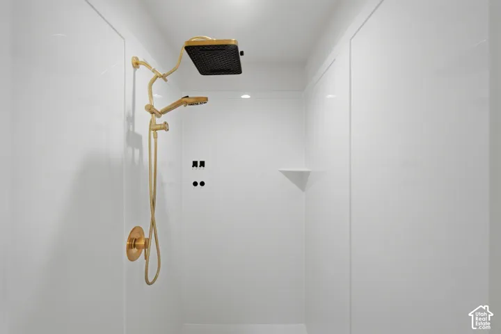 Upgraded Primary Shower