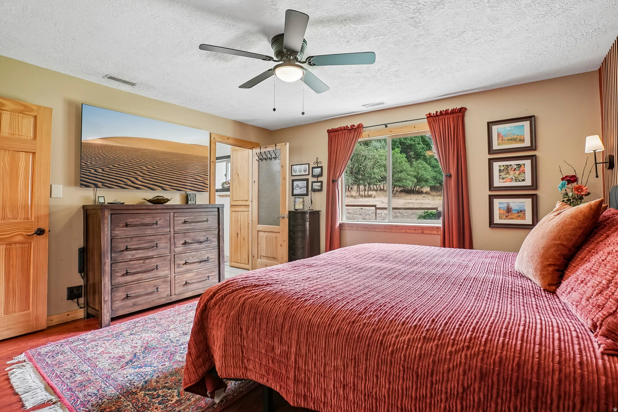 Wood-finish flooring with a ceiling fan