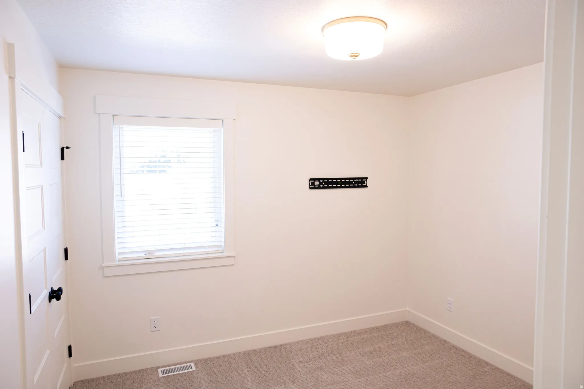 Neutral-toned carpet flooring
