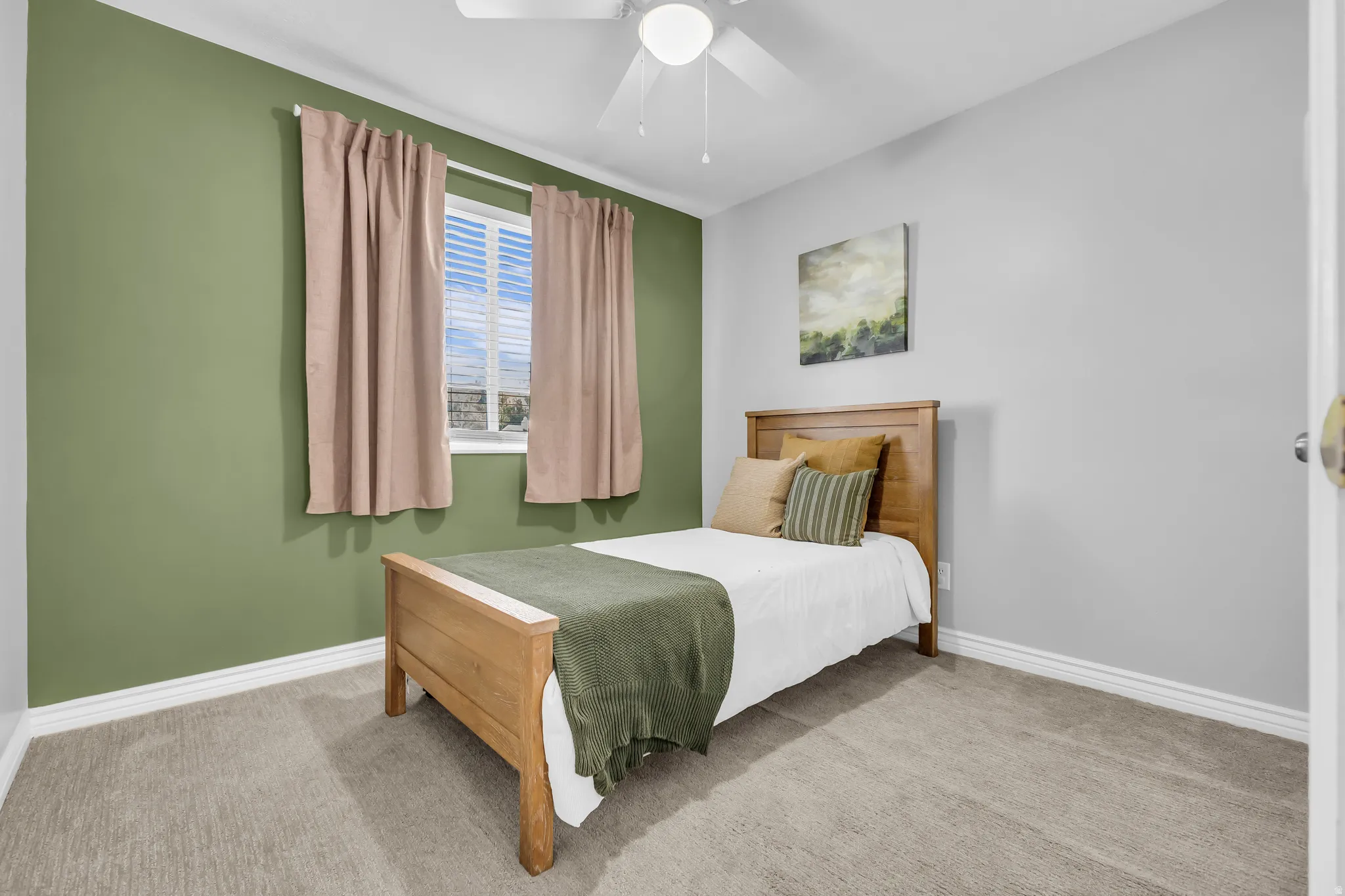 Recessed window with blinds, ceiling fan, and carpeted flooring