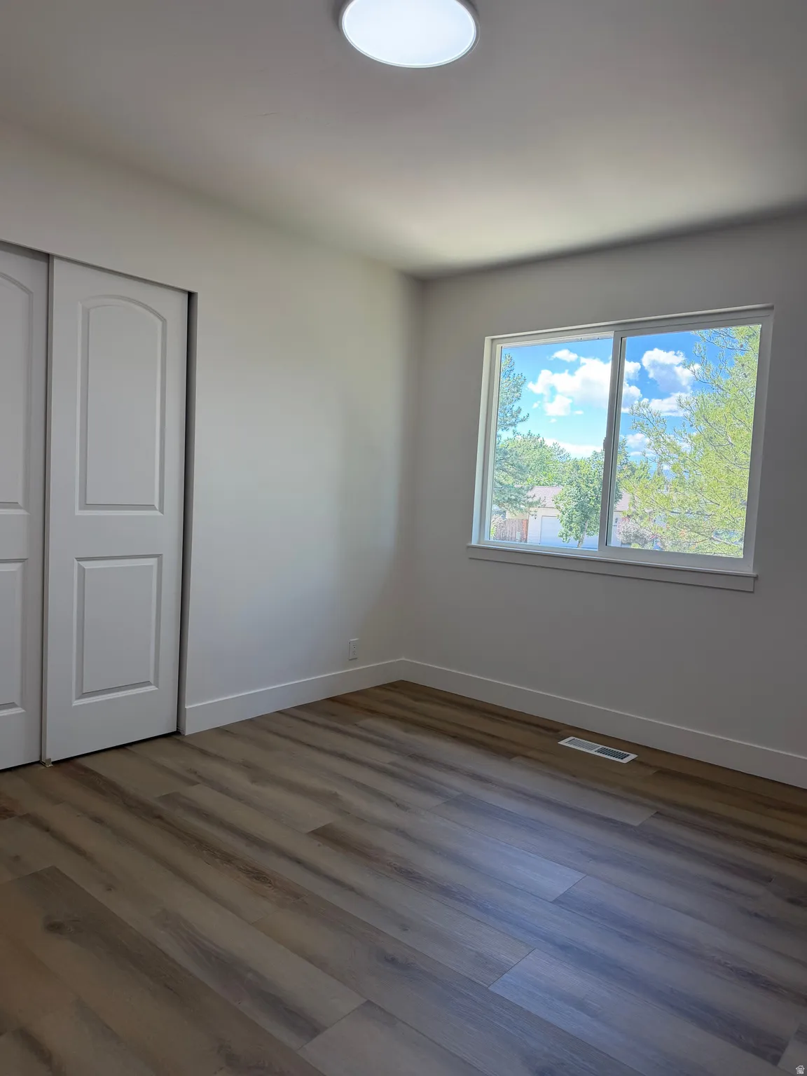 Recessed flush-mount ceiling light