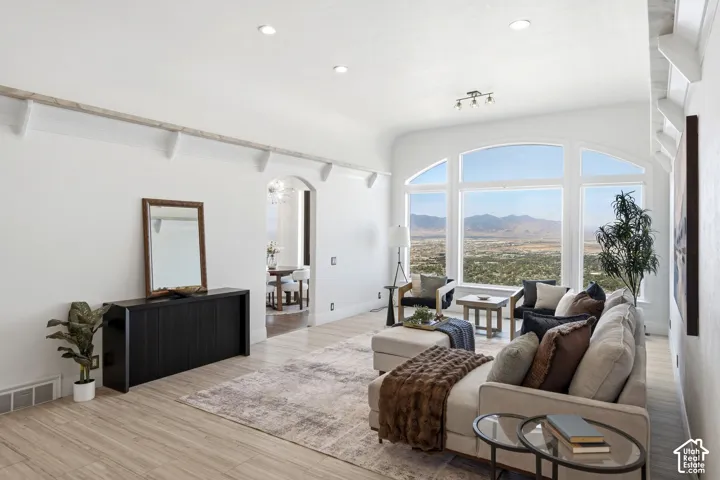 Arched picture windows with panoramic scenery