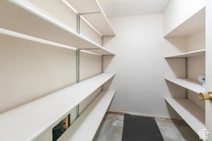 Adjustable shelving system with white shelves