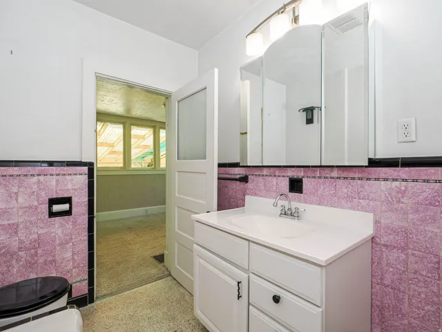 2466 S Highland Dr, Salt Lake City, Utah 84106