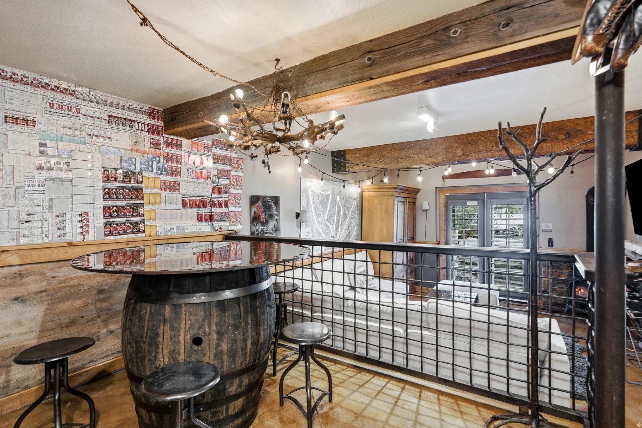 Built-in bar with a barrel base and a reflective countertop