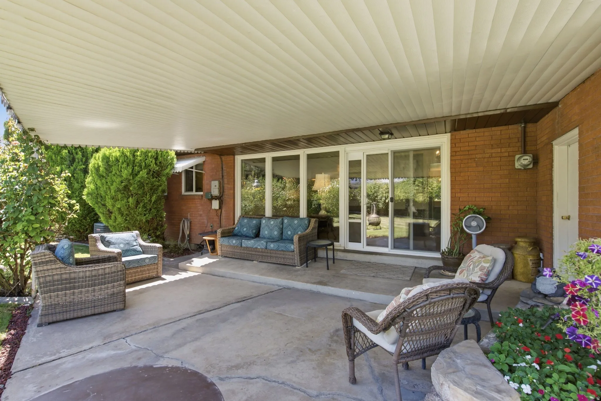 Covered patio with a concrete surface