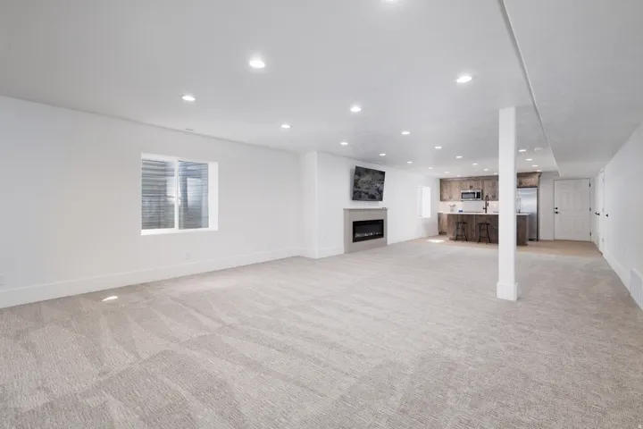 Spacious room featuring neutral carpet flooring and recessed lighting