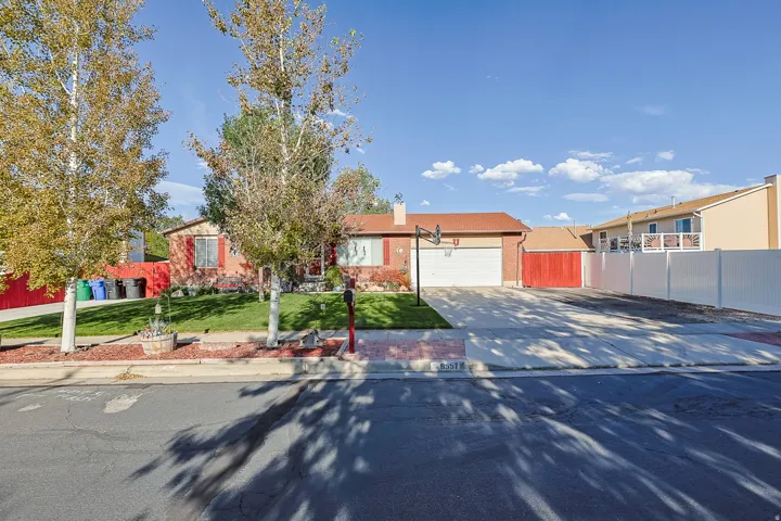 8557 S Mcintyre Way, West Jordan, Utah 84081