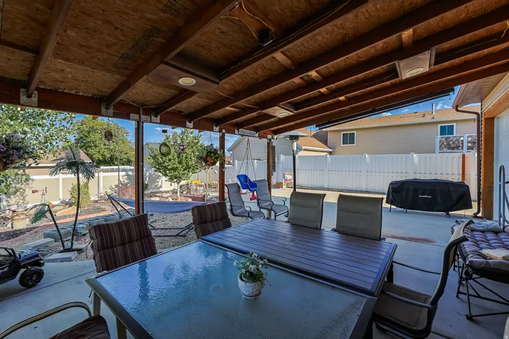 8557 S Mcintyre Way, West Jordan, Utah 84081