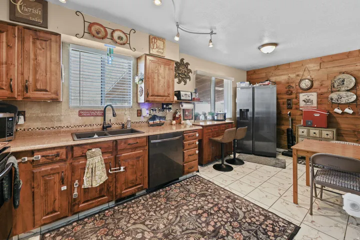 8557 S Mcintyre Way, West Jordan, Utah 84081
