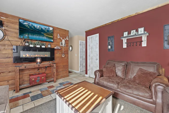 8557 S Mcintyre Way, West Jordan, Utah 84081