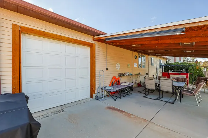 8557 S Mcintyre Way, West Jordan, Utah 84081