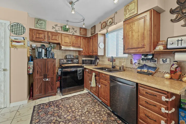 8557 S Mcintyre Way, West Jordan, Utah 84081