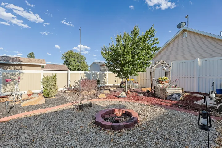 8557 S Mcintyre Way, West Jordan, Utah 84081
