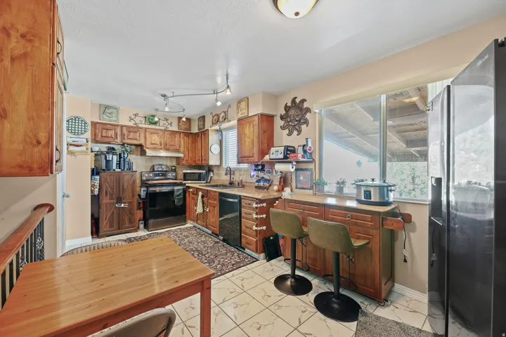 8557 S Mcintyre Way, West Jordan, Utah 84081