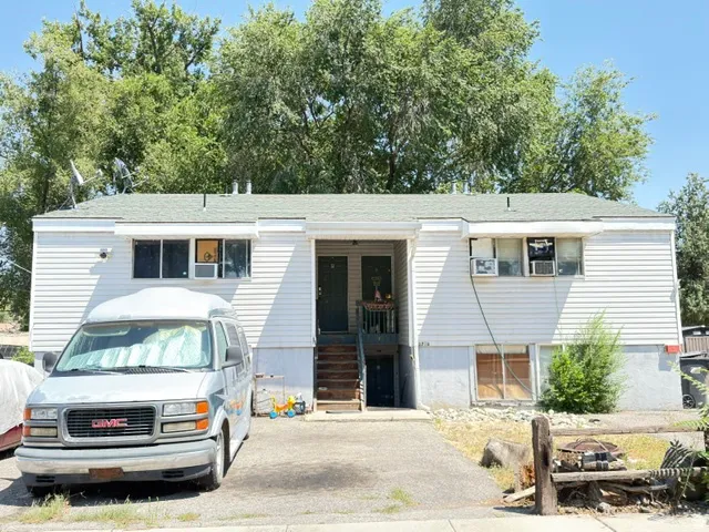 Siding exterior with multiple windows