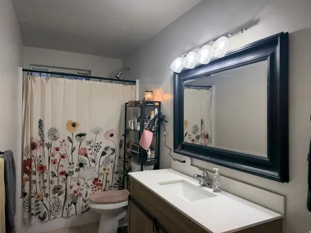 Main hallway bathroom