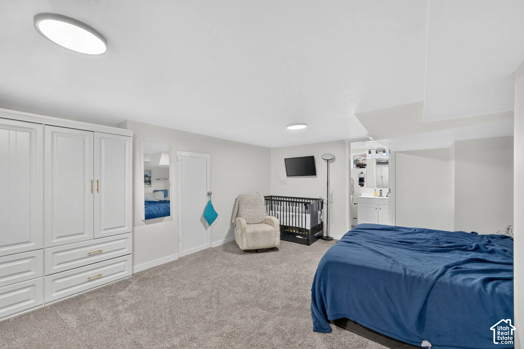Ample storage shelves that will stay with the home.