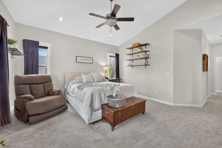 Vaulted ceiling featuring a ceiling fan, recessed lighting, and carpet flooring