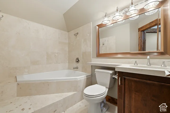 Upper floor bathroom