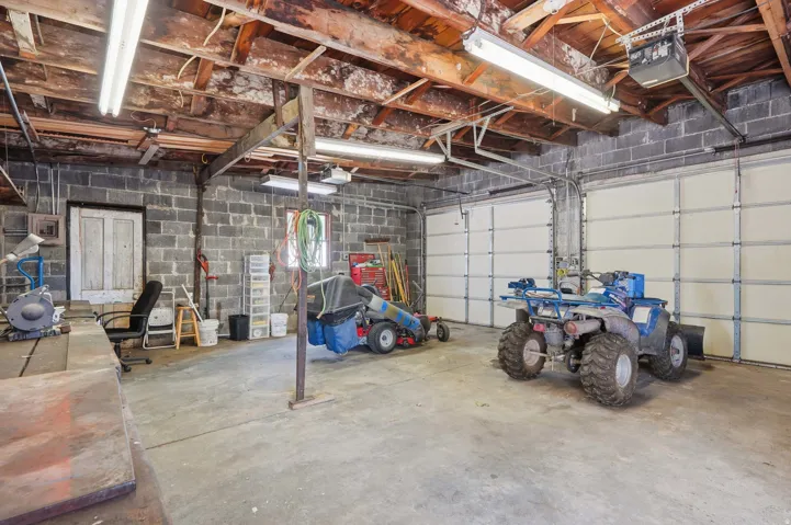 Concrete block walls and concrete flooring