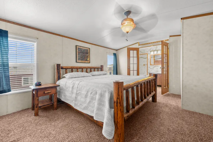 Large primary bedroom.