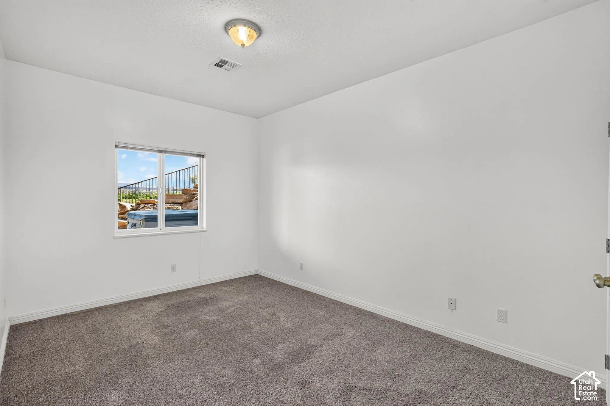 Neutral wall color and textured carpeting