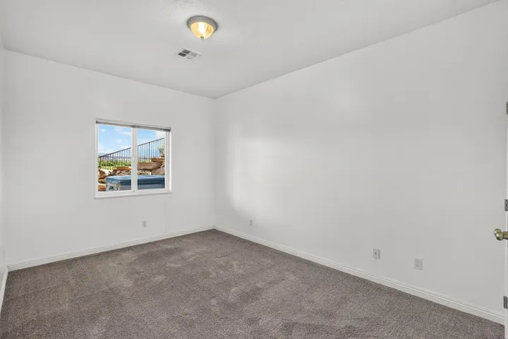 Neutral wall color and textured carpeting