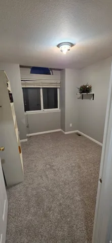 Recessed window with a semi-circular transom