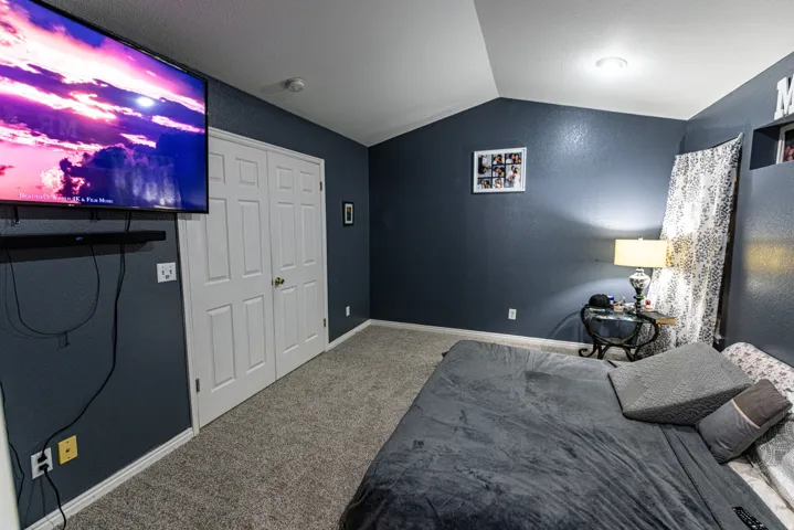 Vaulted ceiling with recessed lighting