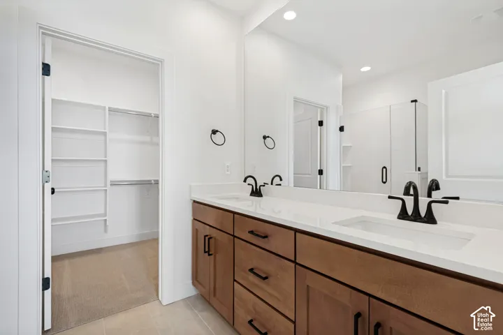 Double vanity with white countertop, undermount sinks, and matte black fixtures