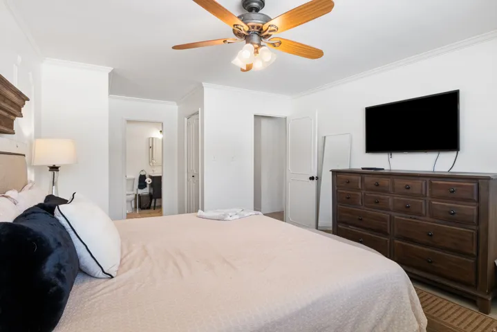 Ceiling fan with wooden blades and integrated lighting