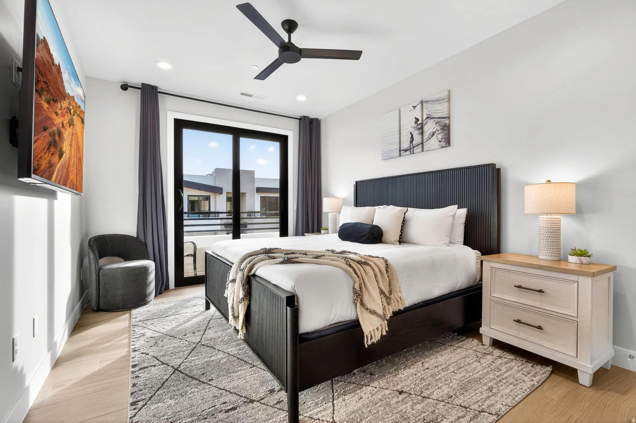 Recessed lighting, wood-finish flooring, a ceiling fan, and sliding glass doors