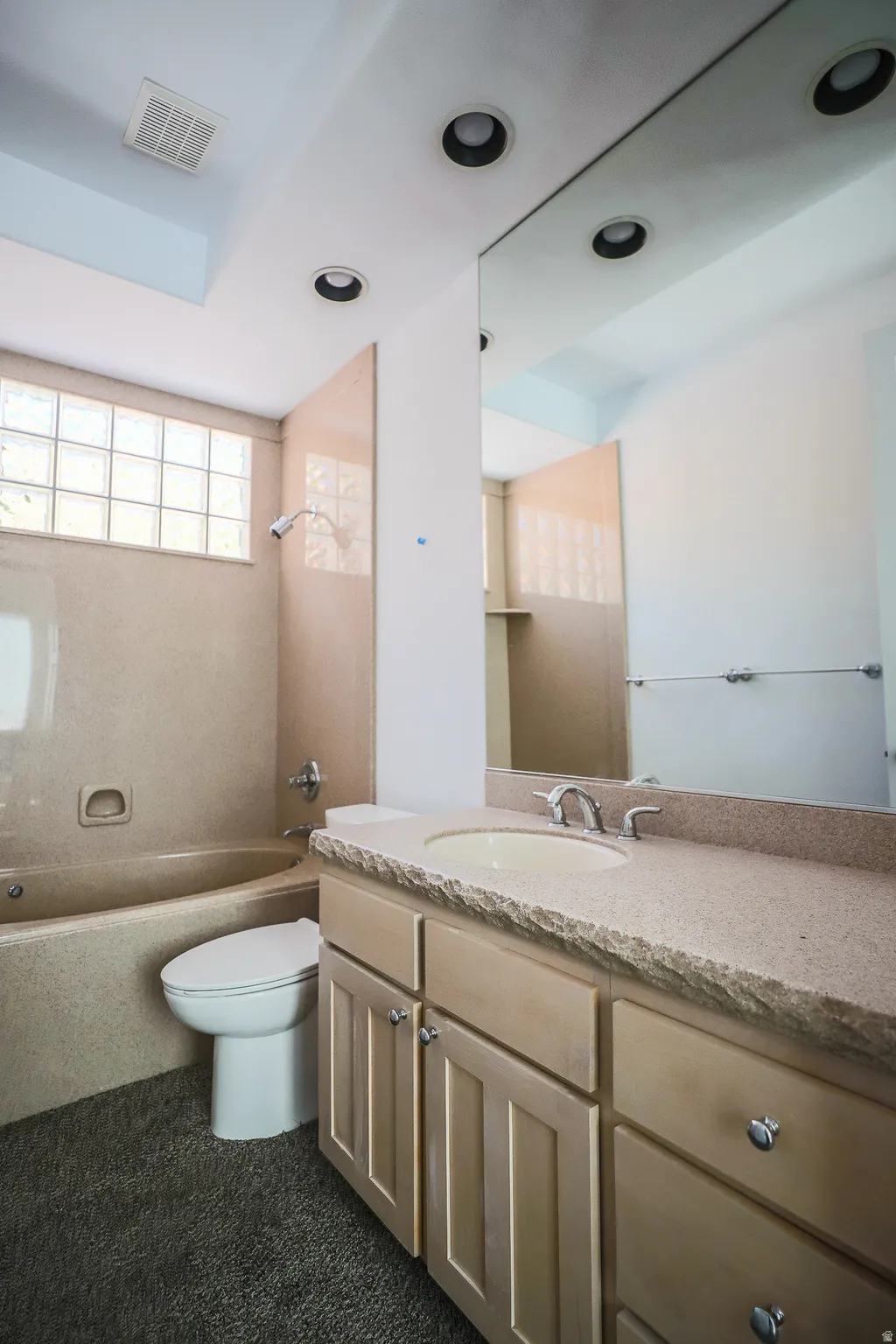 2nd Bedroom ensuite bathroom (pre-leasing photo)