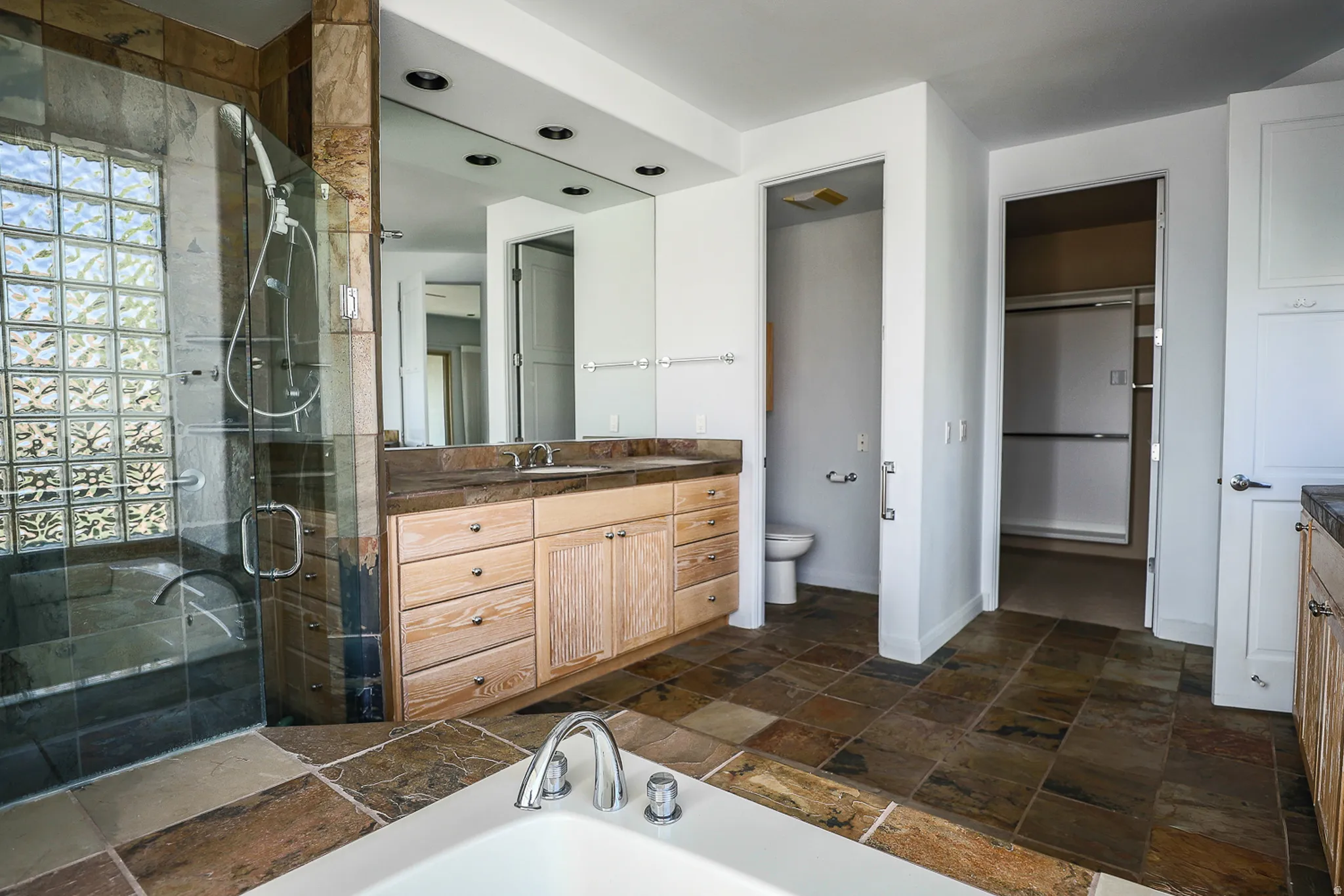 Primary bedroom ensuite bathroom (Pre-leasing photo)
