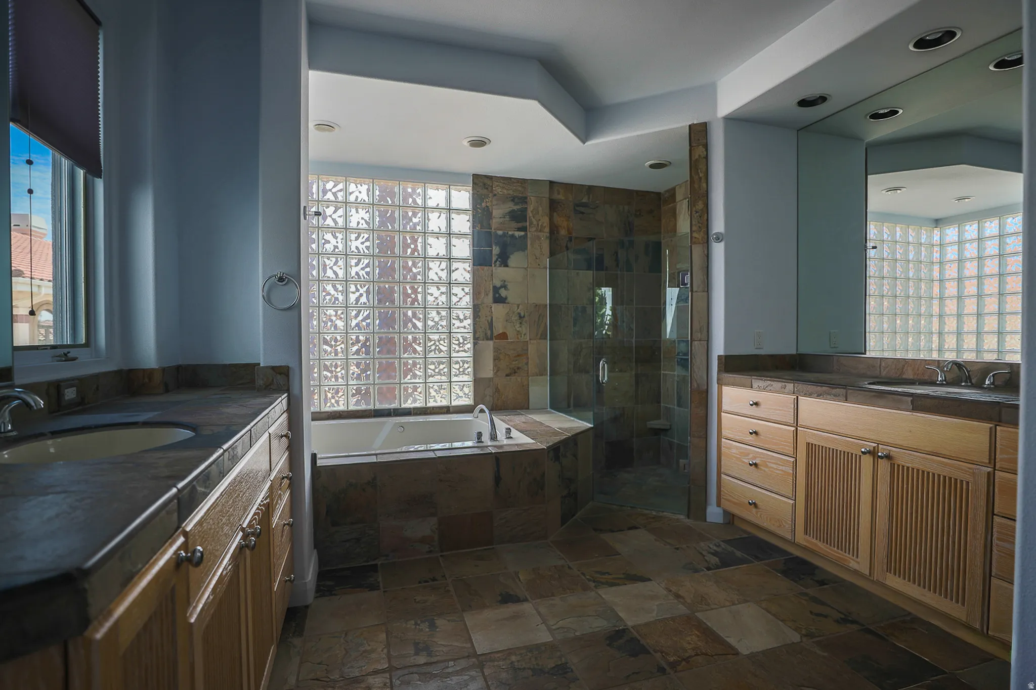 Primary ensuite bathroom (Pre-leasing photo)