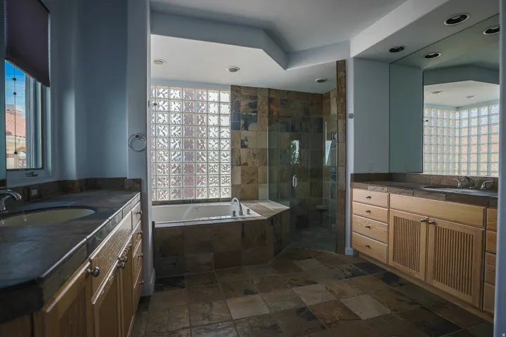 Primary ensuite bathroom (Pre-leasing photo)