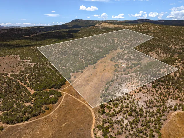 120 deeded acres outlined. Three contiguous 40-acre parcels: 1-8-4-3, 1-8-9-6, 1-8-9-3
