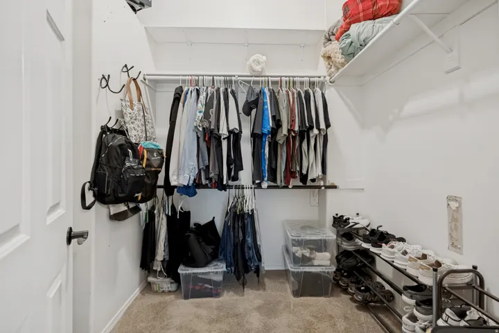 Integrated shelving with hanging rods