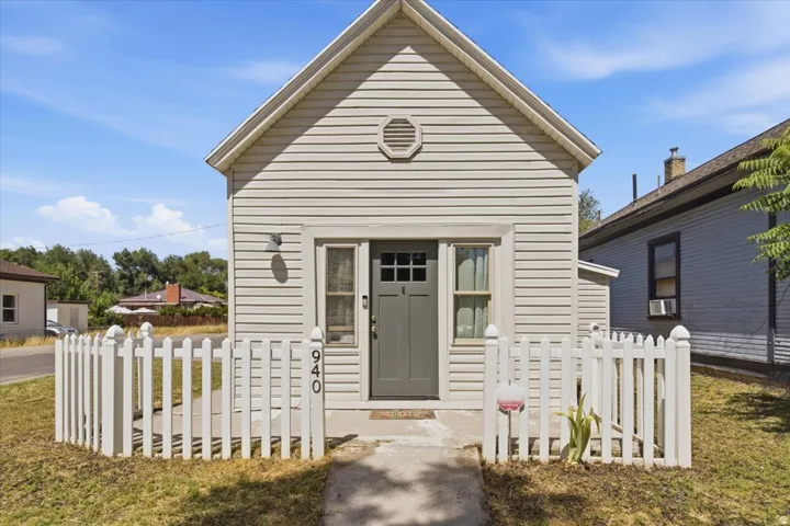 Adorable home! Welcome!