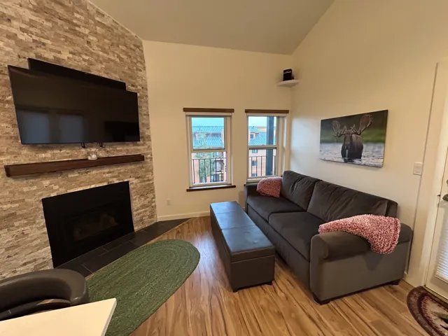 Vaulted ceiling with an integrated wall shelf