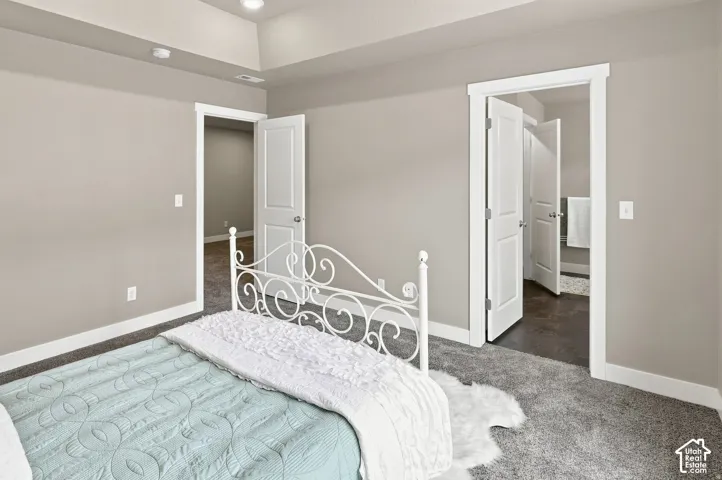 Tray ceiling with recessed lighting
